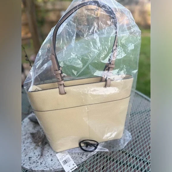 Beautiful MICHAEL KORS - Brand New W/ Tag - Picture 2 of 8